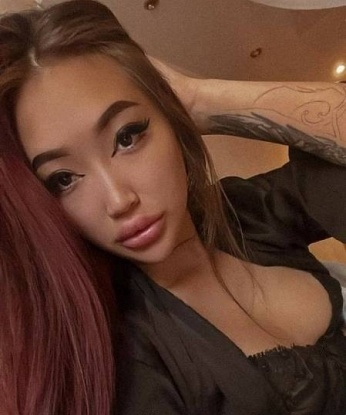 Симона, 23